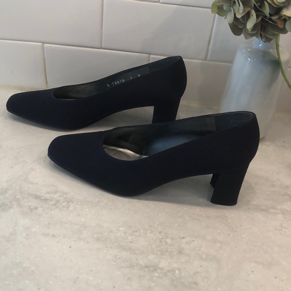 Stuart Weitzman Shoes - Vintage Stuart Weitzman Block Heel pump SIZE 7